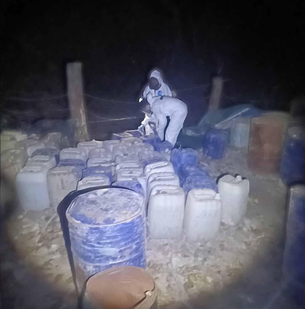 Aseguran toneladas de metanfetamina y precursores químicos