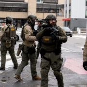 ICE irrumpe en actividad religiosa para realizar deportaciones en Los Ángeles