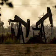 EEUU alista permiso para que empresas puedan extraer petróleo de Venezuela