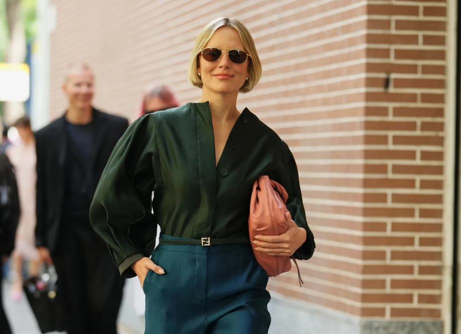 4. Blusa con mangas abullonadas