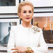 5 blusas en tendencia que Carolina Herrera aprueba para primavera/verano 2026