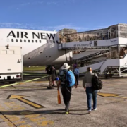 Ciudadanos de Nueva Zelanda abandonan su país en números récord