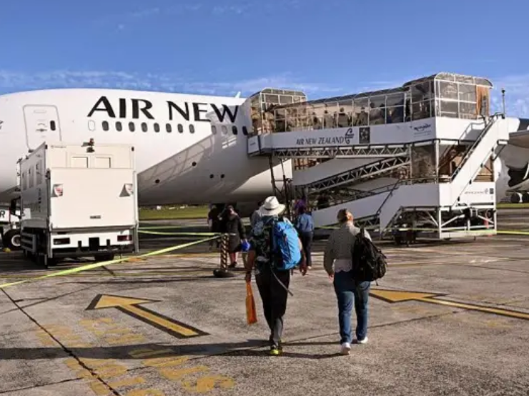 Ciudadanos de Nueva Zelanda abandonan su país en números récord