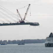 Trump amenaza con detener apertura de puente entre EEUU y Canadá si no se vuelve dueño