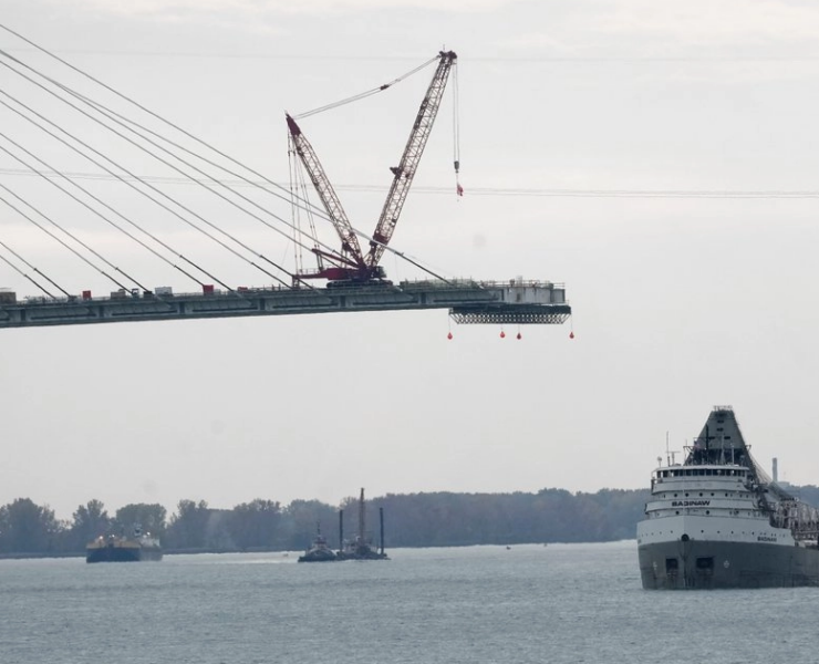 Trump amenaza con detener apertura de puente entre EEUU y Canadá si no se vuelve dueño