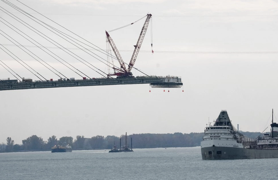 Trump amenaza con detener apertura de puente entre EEUU y Canadá si no se vuelve dueño