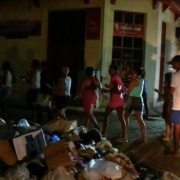 Cuba forzada a volver al pasado, usan carbón para combatir la oscuridad