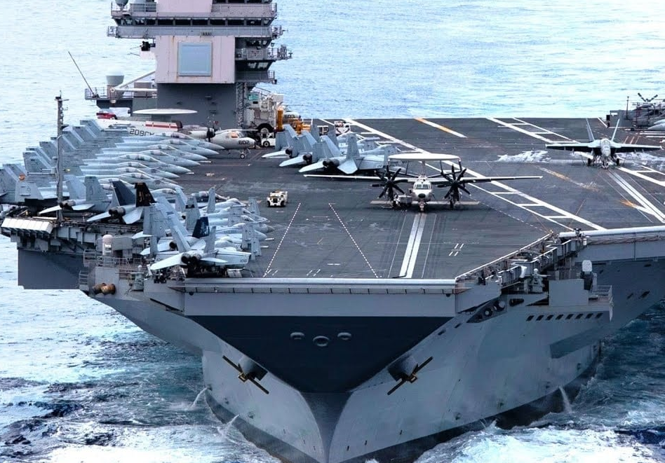 El mayor portaaviones de EEUU refuerza presión
