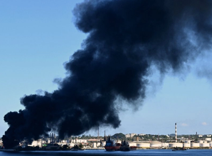 Reportan incendio en la refinería de La Habana en medio de crisis
