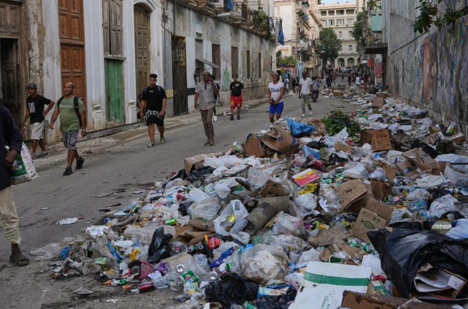 Crisis y presión estadounidense