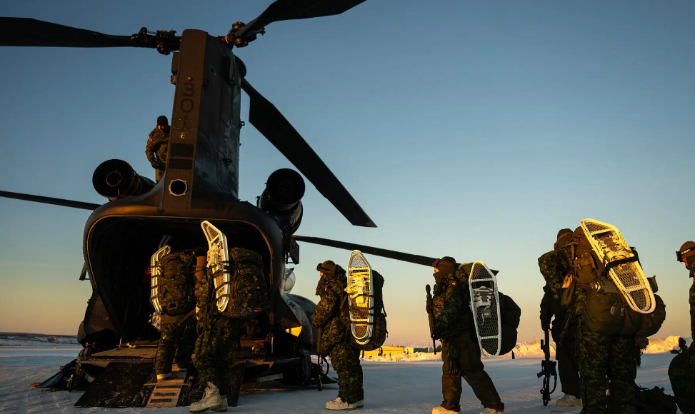 Revisión de contratos y diversificación militar