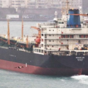 Petrolero llega a puerto de Cuba y da un respiro a la isla, pero no es suficiente