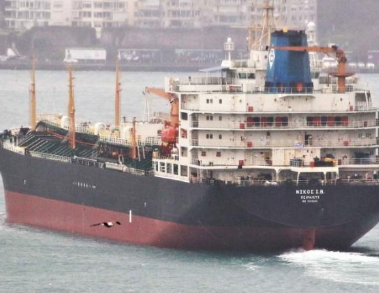 Petrolero llega a puerto de Cuba y da un respiro a la isla, pero no es suficiente