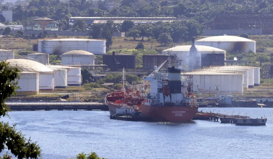 Petrolero llega a puerto de Cuba: claves del arribo