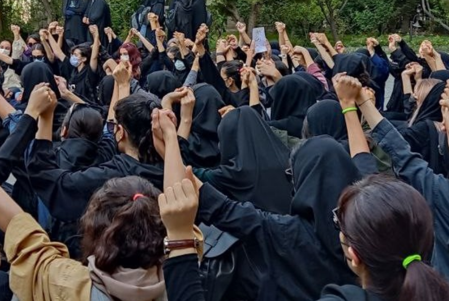 ¡Impactante! Estudiantes iraníes protestan contra Alí Jamenei