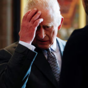 ¿Rey Carlos renuncia al trono? Exigen su salida inmediata