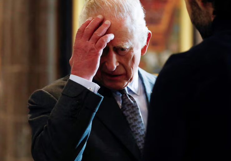 ¿Rey Carlos renuncia al trono? Exigen su salida inmediata