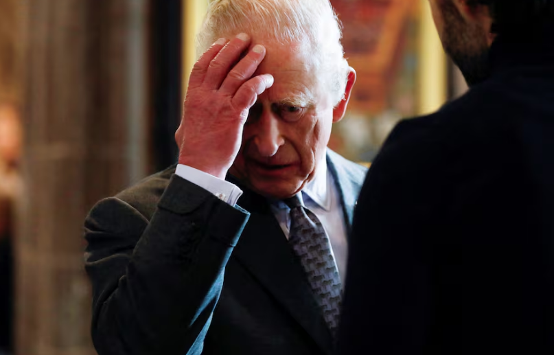 ¿Rey Carlos renuncia al trono? Exigen su salida inmediata