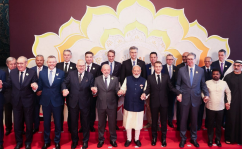 86 países firman el mayor acuerdo de la historia sobre IA