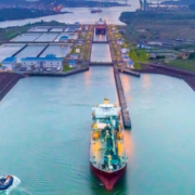 Panamá toma control de dos puertos en el famoso canal