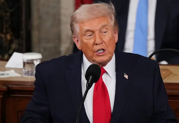 Trump dice que EEUU recibe 80 millones de barriles de petróleo de Venezuela