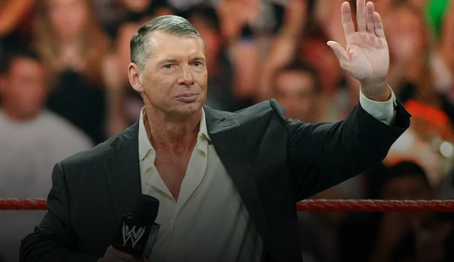 Vince McMahon planea recomprar la WWE junto a Arabia