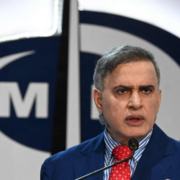 Venezuela sufre otro golpe al gobierno, renuncian fiscal general y el defensor del pueblo