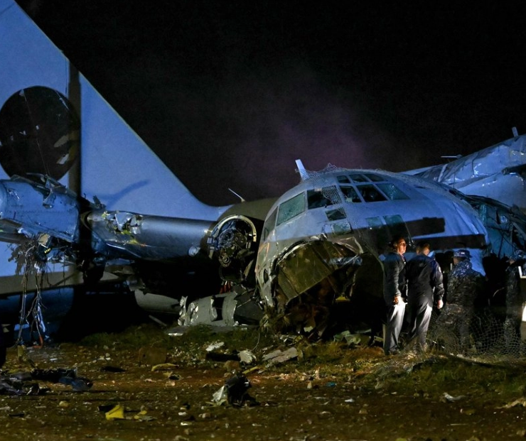 Se estrella avión militar cargado de billetes en Bolivia