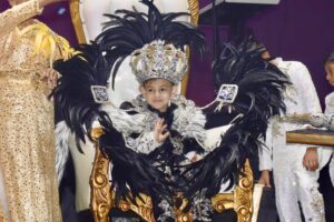 Gael I celebra su coronación como Rey Infantil del Carnaval 2026, conquistando al público con carisma y alegría en una noche donde Veracruz se llenó de magia.