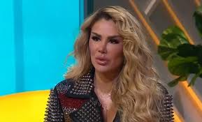 Ninel Conde iluminará el Sábado de Fantasía en Circo Carnaval con su espectacular presencia, desatando ovaciones y aplausos a su paso por el derrotero en Xmatkuil.