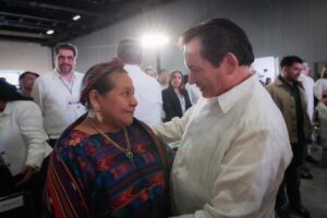 En presencia de la Premio Nobel de la Paz, Rigoberta Menchú Tum, autoridades estatales y académicas refrendaron su compromiso con la Construcción de paz desde la raíz en Yucatán, impulsando acciones conjuntas desde la comunidad.