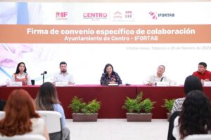 Autoridades del Ayuntamiento de Centro y del Instituto de Formación para el Trabajo del Estado de Tabasco (Ifortab) durante el acto protocolario donde Yolanda Osuna firmó convenio con Ifortab, reafirmando el compromiso con la inclusión y la profesionalización del servicio público.