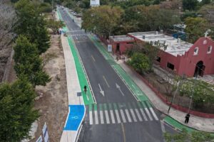 Con más de 10 mil metros cuadrados de pavimentación, las Calles nuevas en Santa Gertrudis Copó optimizan el acceso desde el periférico y mejoran los tiempos de traslado para vecinos y automovilistas.