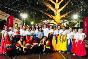 Autoridades culturales y vecinos de Cordemex celebran los 41 años del Centro Cultural “Ricardo López Méndez” en una emotiva ceremonia llena de arte e identidad comunitaria.