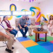 Cuatro parejas abren su corazón y transforman vidas mediante adopción