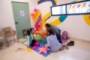 Durante la jornada se realizaron convivencias individuales entre las personas solicitantes y el bebé de seis meses de edad, así como con las tres niñas, cuidando en todo momento la protección de su identidad, su bienestar emocional y sus tiempos