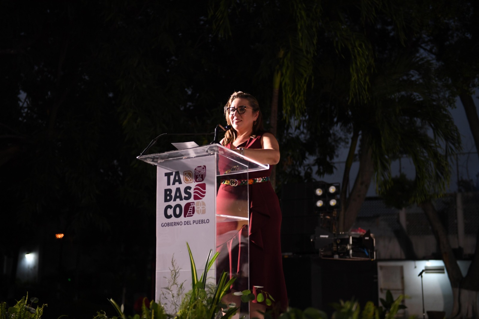 Develación de retrato y arranque del programa