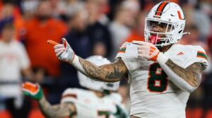 Elijah Arroyo, ala cerrada de los Seattle Seahawks, representa con orgullo la Presencia mexicana en el Super Bowl LX, llevando sus raíces formadas en Cancún hasta el escenario más grande de la NFL.