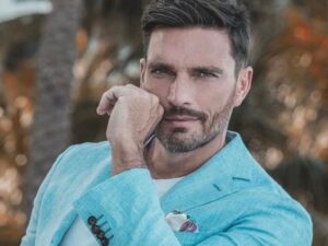 Julián Gil desfilará en el Sábado de Fantasía en Circo Carnaval, conquistando al público de Xmatkuil con su carisma y energía durante el derrotero.