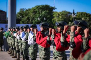 Gobernador Joaquín Díaz Mena encabezó la ceremonia cívica de izamiento de Bandera con motivo del mes del Ejército Mexicano y de la Fuerza Aérea Mexicana