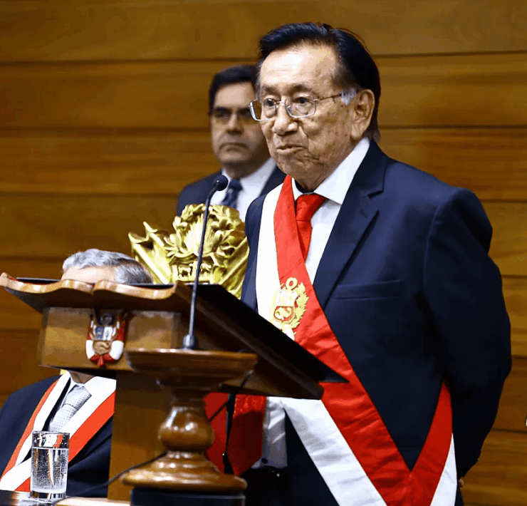 José María Balcázar asume la presidencia interina del Perú