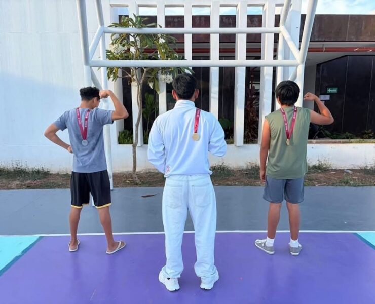 Jóvenes de Casa Otoch brillan en selectivo estatal de pesas