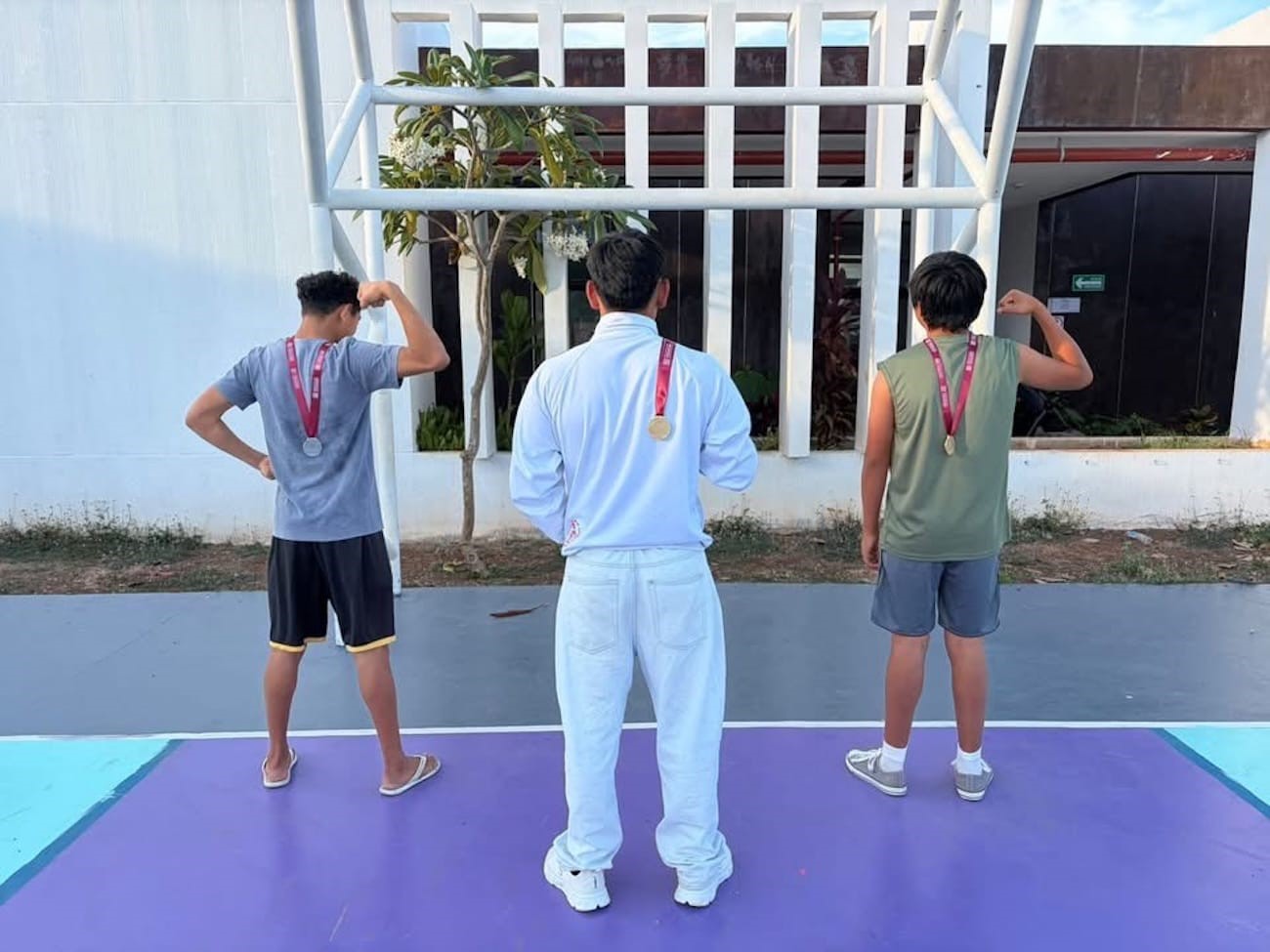 Jóvenes de Casa Otoch brillan en selectivo estatal de pesas