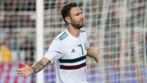 El Tricolor se impuso 3-0 con doblete de Miguel Layún y gol de Marco Fabián en Santa Clara, reafirmando su dominio histórico sobre el conjunto europeo.