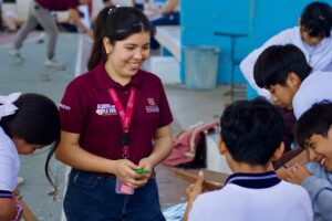 Jóvenes desarrollan proyectos que fortalecen su bienestar emocional y refuerzan la prevención desde la escuela y la familia