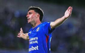 José Paradela abrió el camino de la goleada para Cruz Azul con un gol clave, marcando el ritmo del partido y demostrando su calidad en el mediocampo celeste.