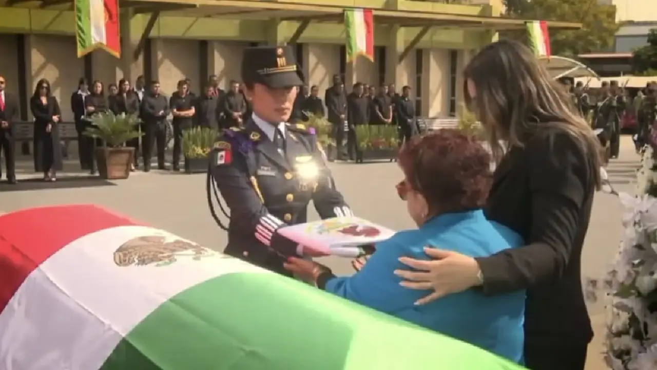 Reconoce y rinde homenaje La Defensa Nacional a militares