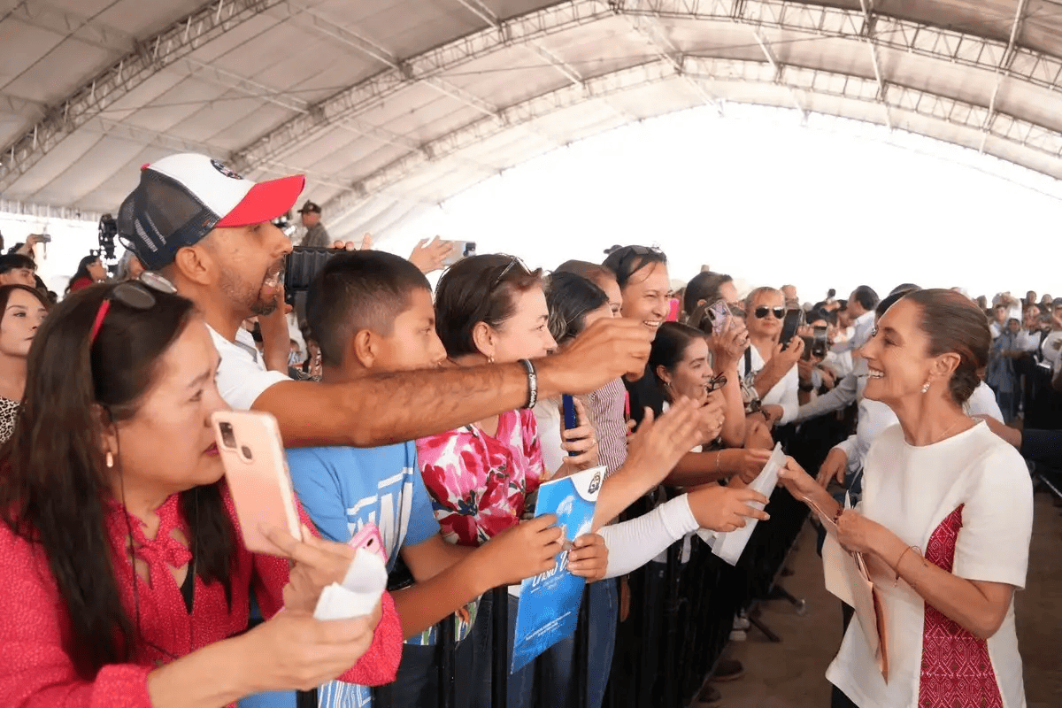 Sheinbaum interrumpe protocolo en Saltillo