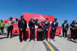 Acompañado por la leyenda Roberto Ayala y representantes de la FIFA, el trofeo más codiciado del fútbol mundial protagoniza el Tour del Trofeo de la Copa Mundial en México.