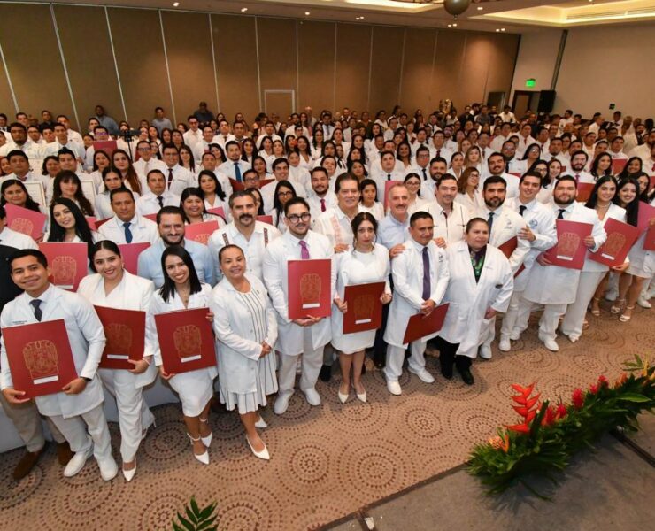 UJAT titula a 255 nuevos especialistas en salud en Tabasco